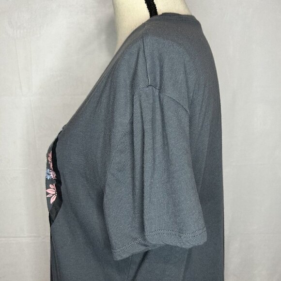 Freeze Embroidered Gray Floral Smilel Face Crew Neck Pullover T-Shirt Sz M - Picture 5 of 7